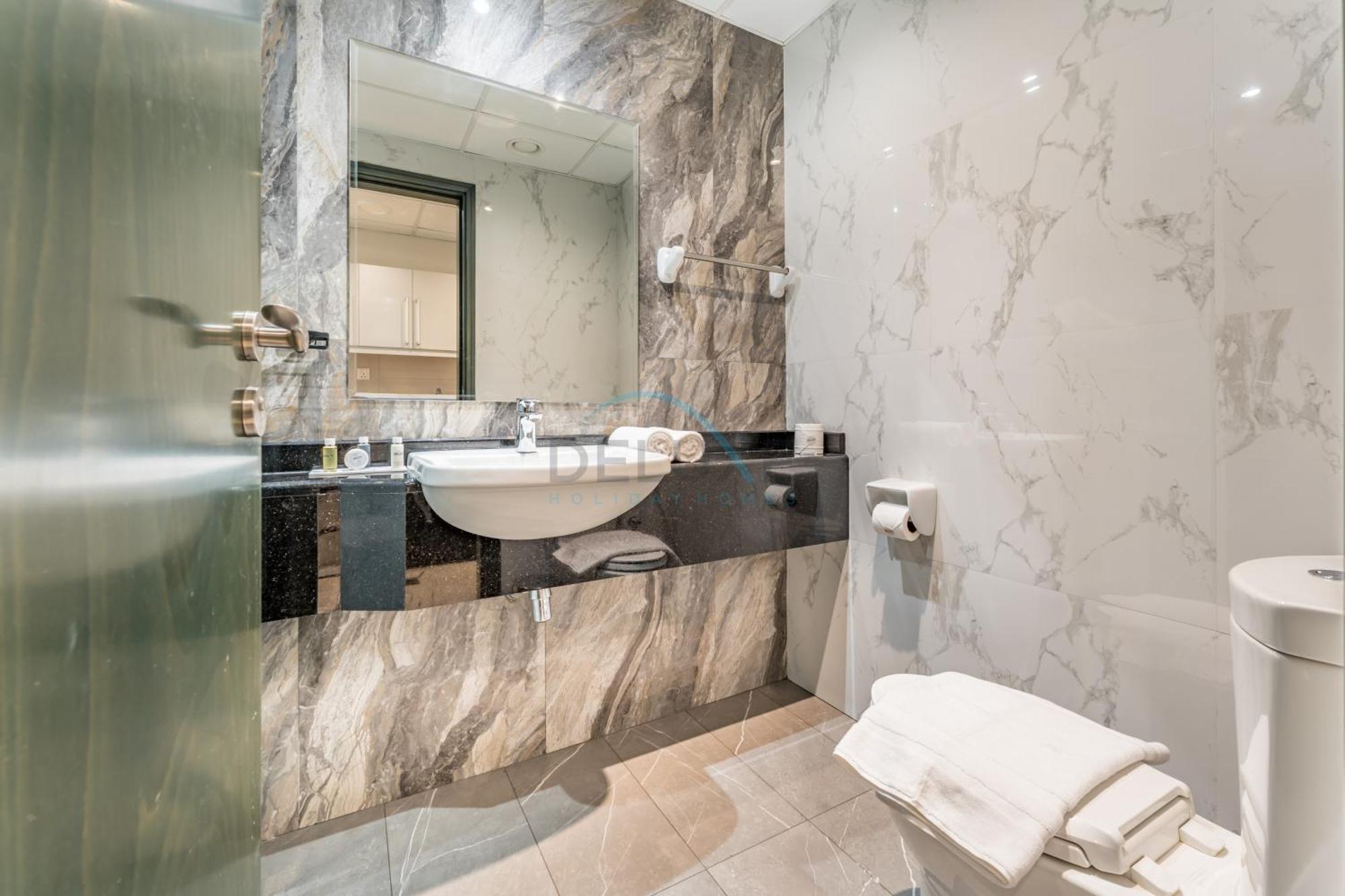 View Minutes To Burj Khalifa, Elite Business Bay By Deluxe Homes Dubai