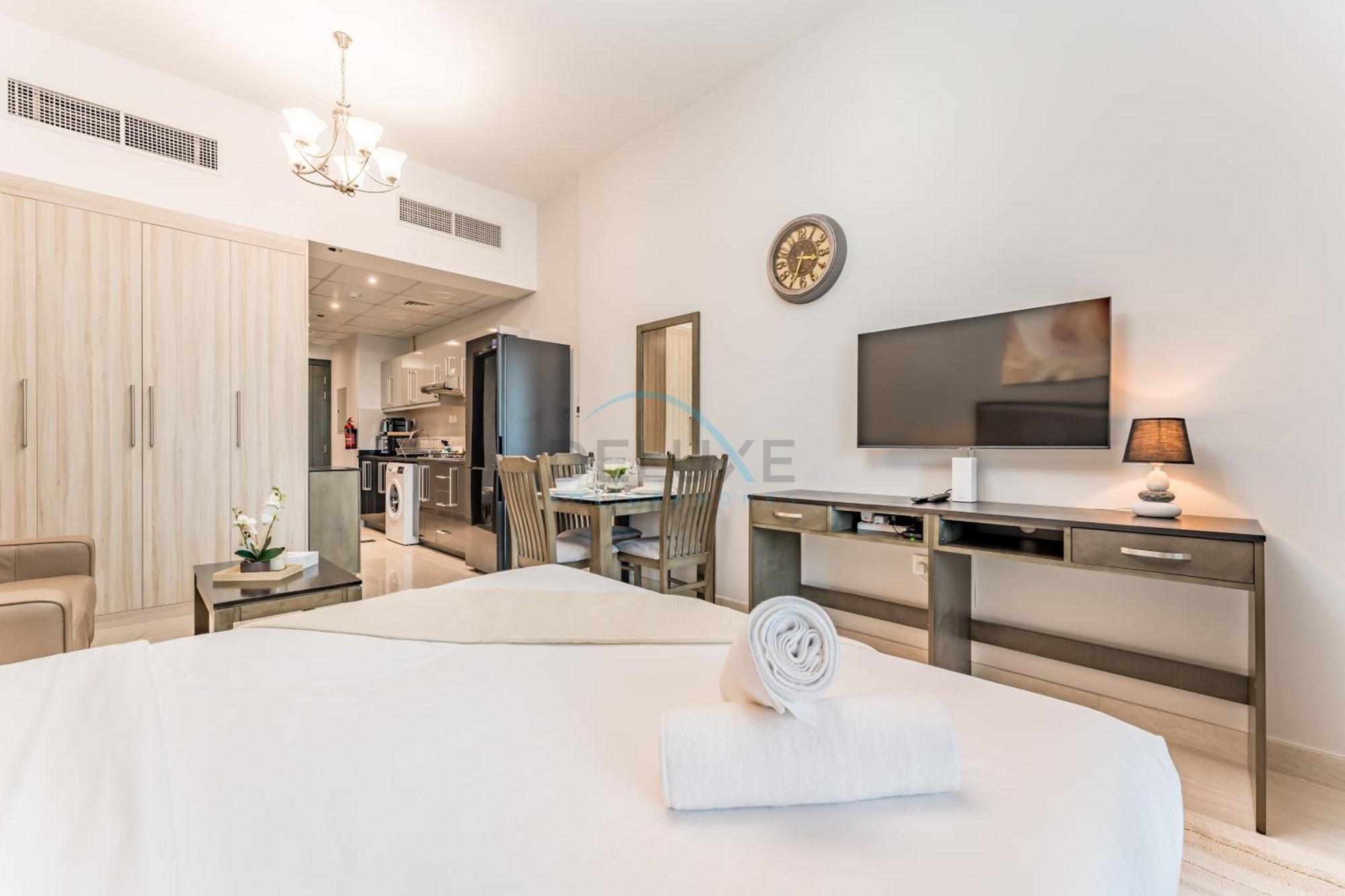 View Minutes To Burj Khalifa, Elite Business Bay By Deluxe Homes Apartment *